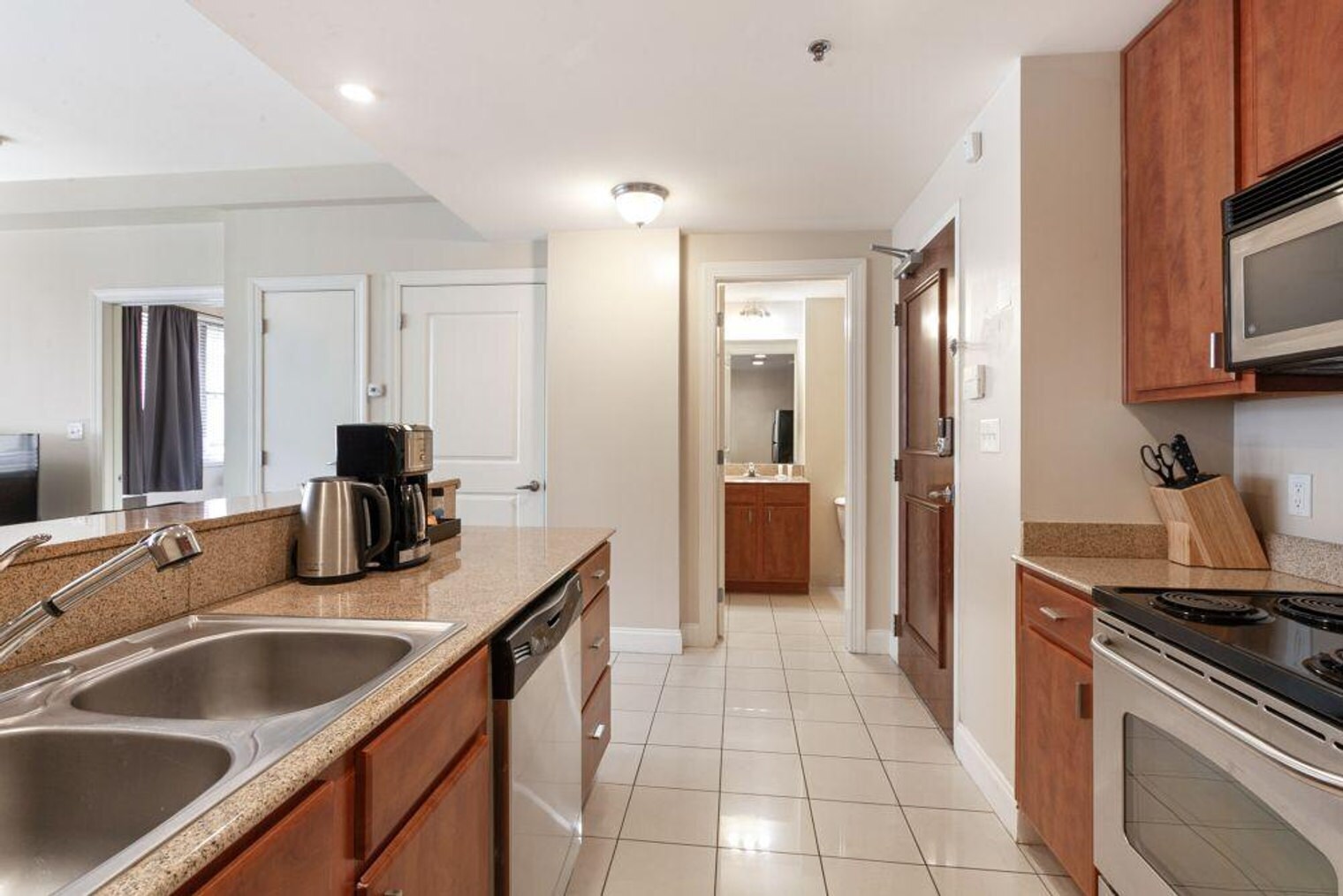 Building Photo - 925 Common St