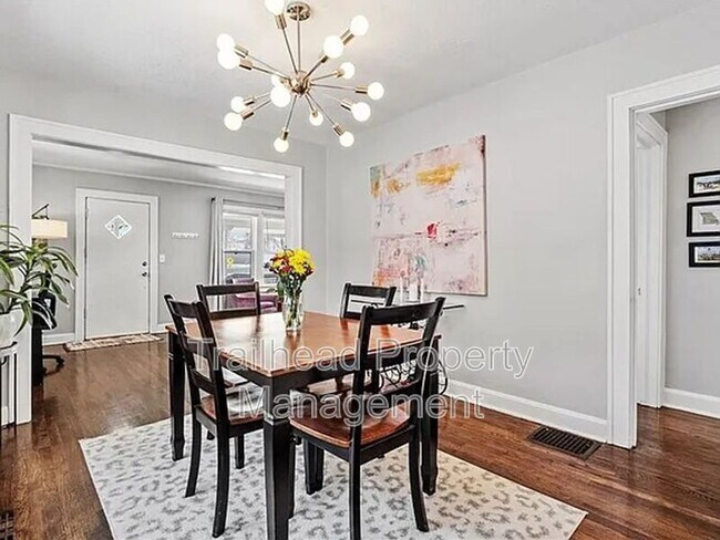 Building Photo - 46 W 74th St