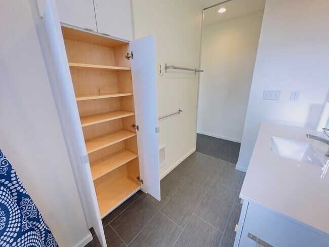 Building Photo - 3 Bedroom Central District Townhome w/ Garage, AC & Rooftop Deck