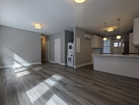 Building Photo - 3943 N Janssen Ave