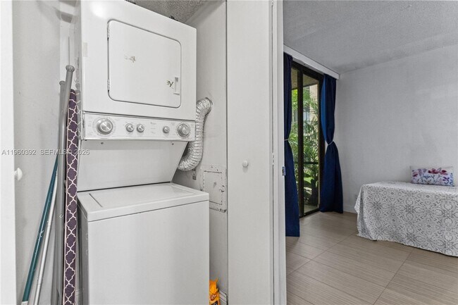 Building Photo - 10401 W Broward Blvd