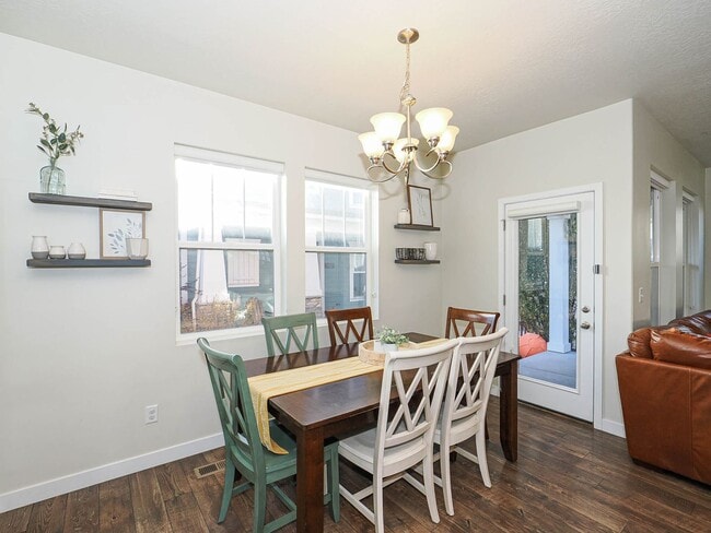 Building Photo - Beautiful House in Excellent Daybreak Location!