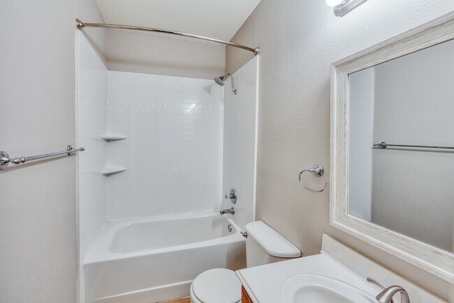 Building Photo - 2617 Bissonet Dr