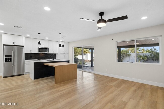 Building Photo - 5117 E Beck Ln