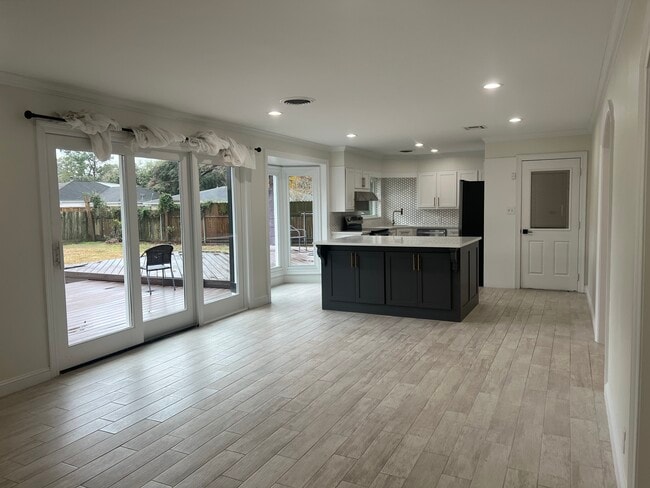 Building Photo - 5985 Rankin Dr