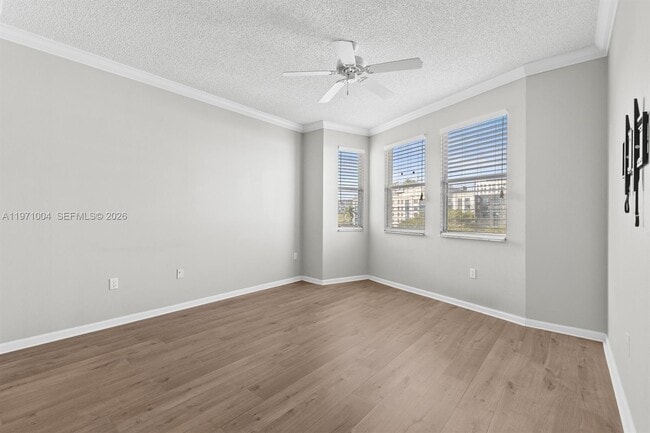 Building Photo - 533 NE 3rd Ave