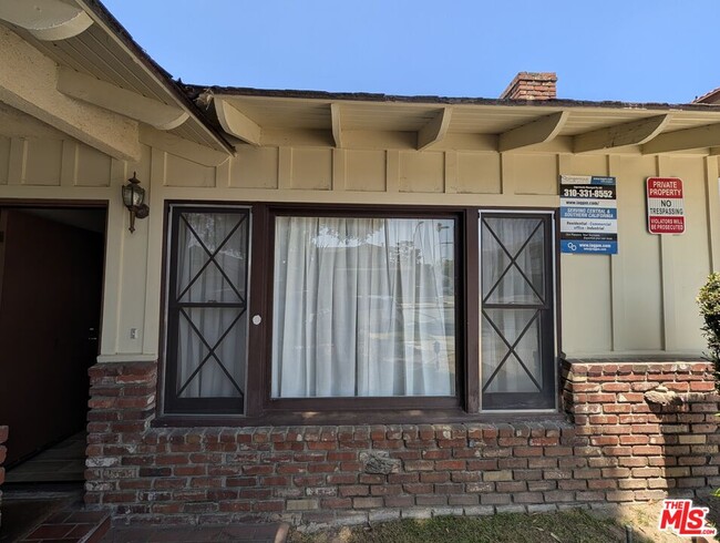 Building Photo - 307 N Curtis Ave