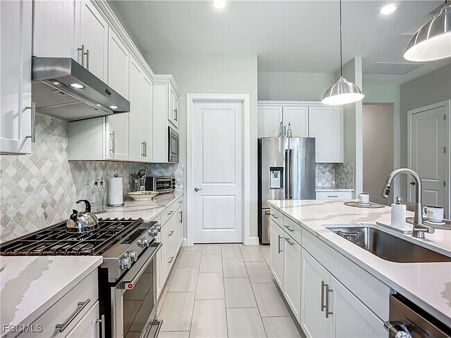 Building Photo - 2126 Yellowfin Cir