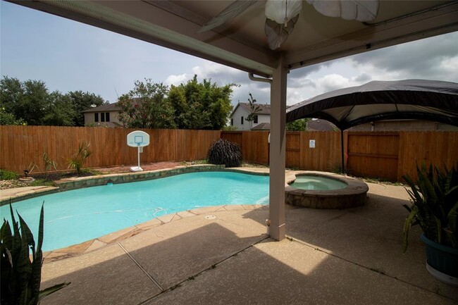Building Photo - 21534 Pointed Oak Ln