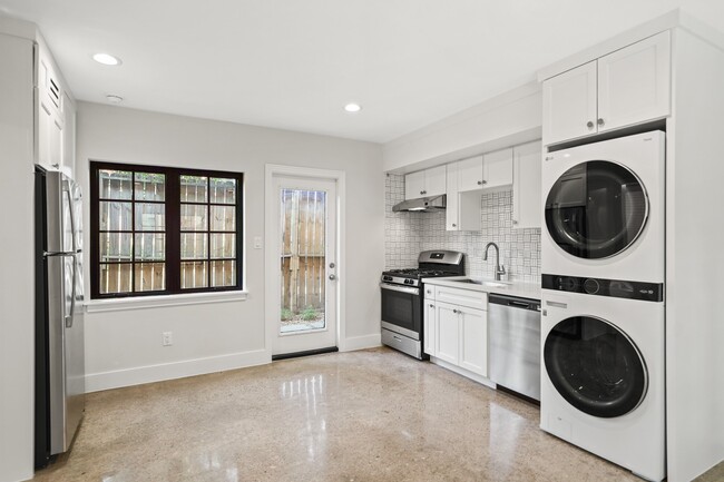 Building Photo - 520 Lovett Blvd