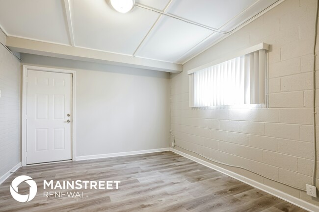 Building Photo - 6910 Woodhurst Dr