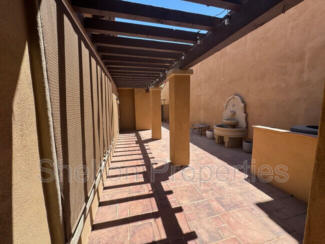 Building Photo - 21163 W Sunrise Ln