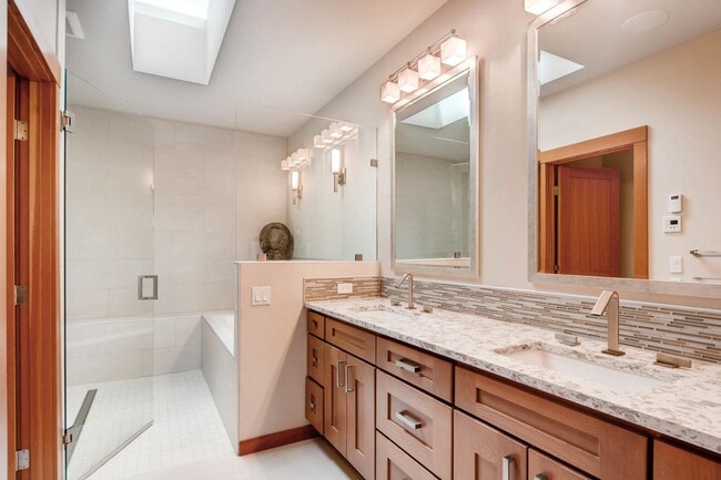 Building Photo - Blue Ridge Waterfront Home