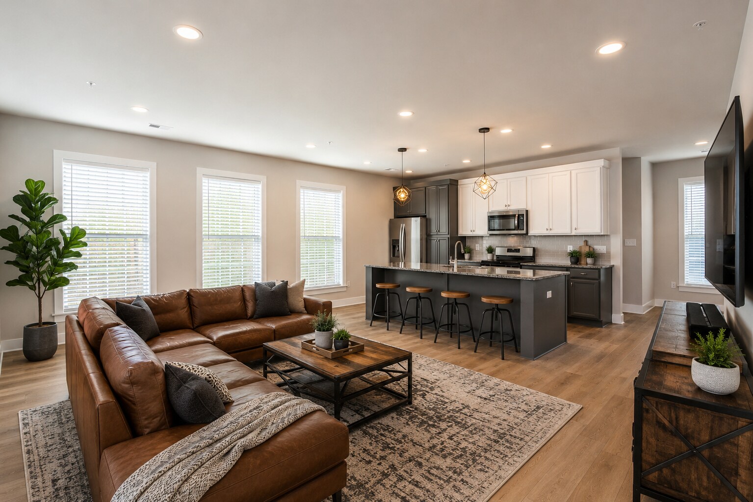 Building Photo - 701 Halcyon Ln