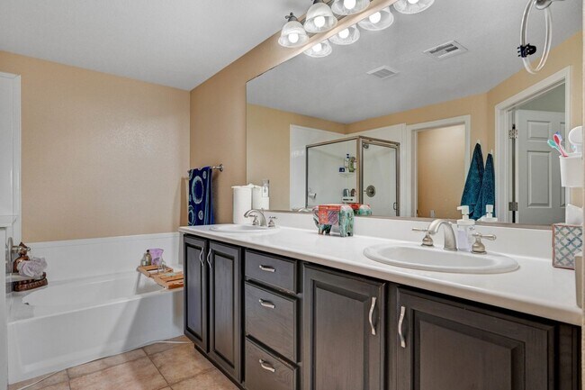Building Photo - AWESOME SUMMERLIN CONDO IN GATED CORONADO ...