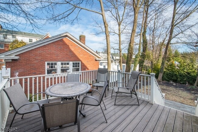 Building Photo - 479 Grove St