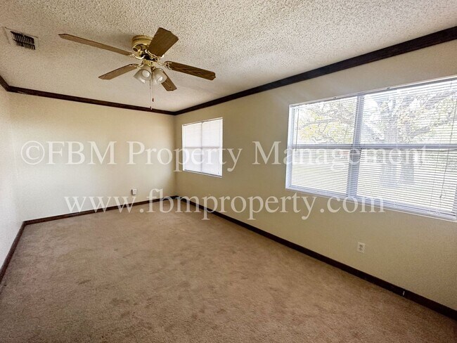 Building Photo - 605 Normandy - Charming 4 Bedroom, 2 Bathr...