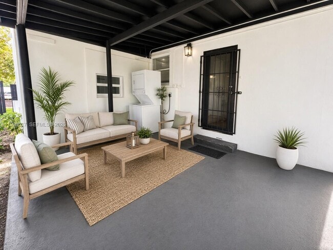 Building Photo - 736 NW 41st St