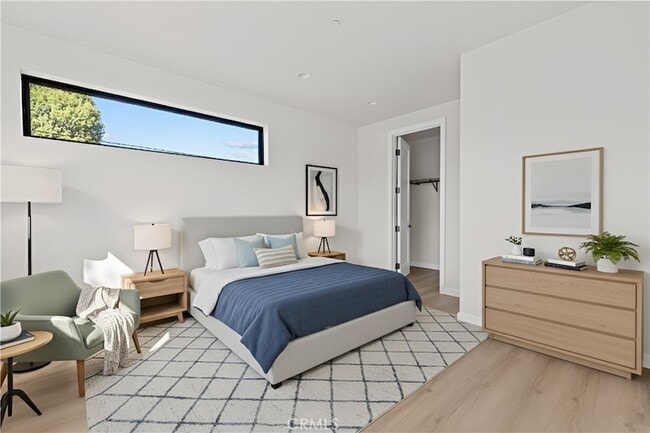 Building Photo - 11145 Hortense St