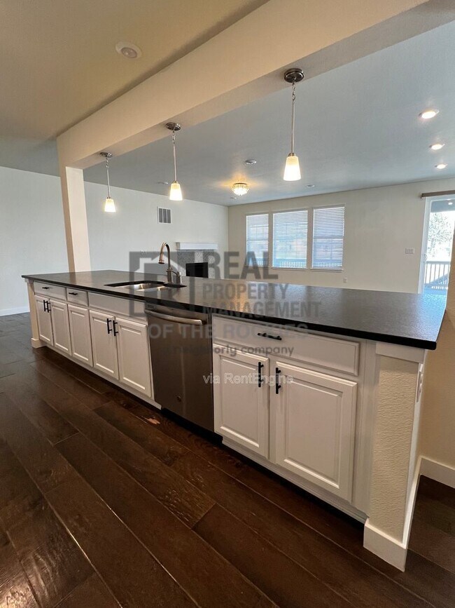 Building Photo - 2888 Fractus St