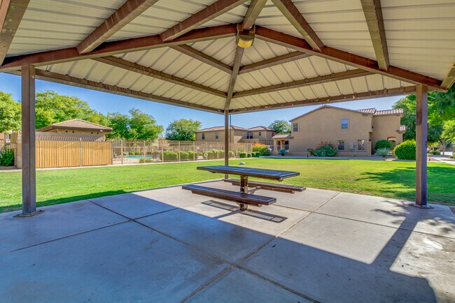 Building Photo - Beautiful 4-Bedroom Home For Rent in Queen...