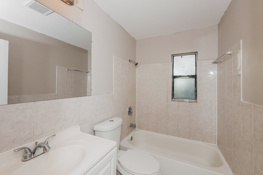 Building Photo - 3401 NW 18th Pl