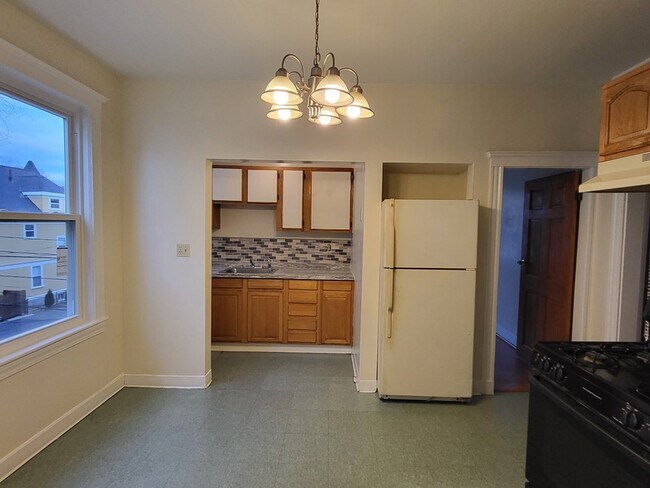 Building Photo - 19 Mora St