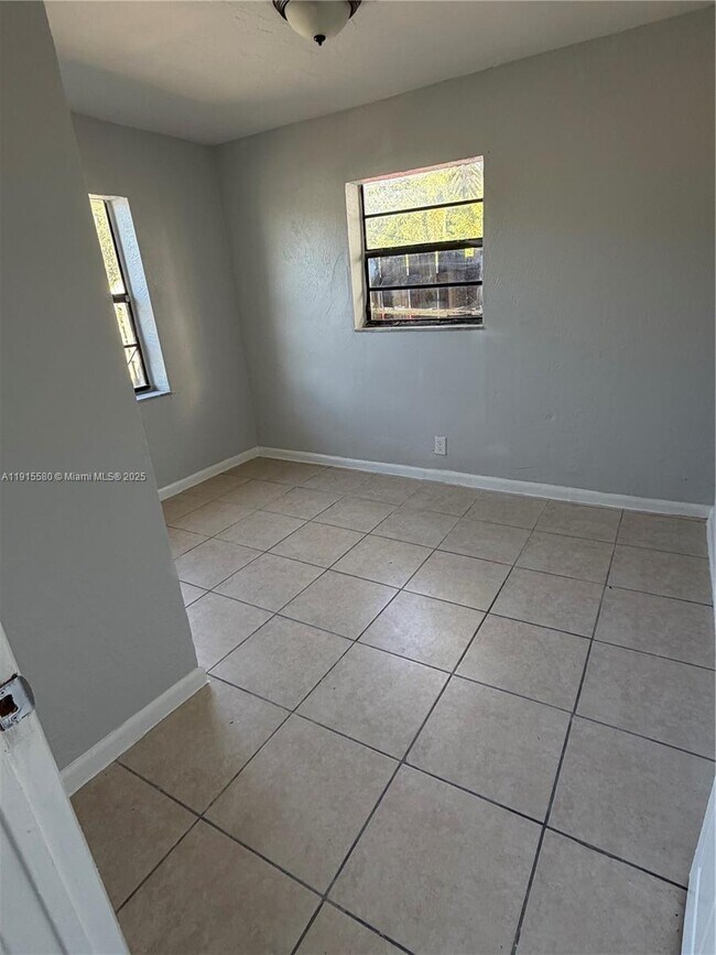 Building Photo - 626 NW 10th Terrace