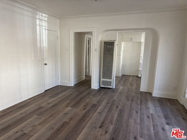 Building Photo - 901 S Berendo St