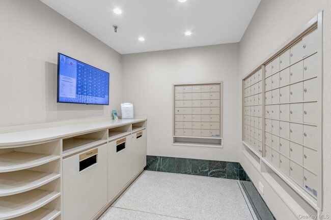 Building Photo - 340 E 93rd St