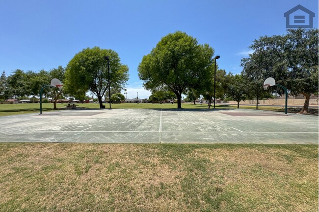 Building Photo - 3Bed/2Bath House at 55th Ave/Peoria Ave! Ready for Immediate Move-In! – NO HOA!