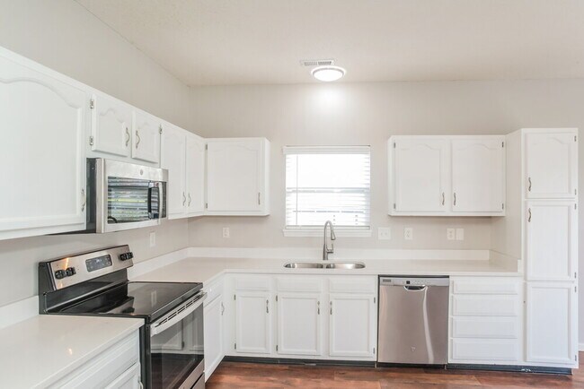 Building Photo - 3500 Limelight Ln