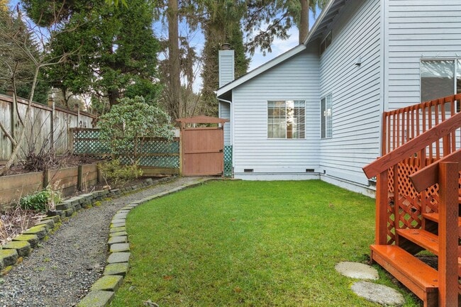Building Photo - Beautiful 3 Bedroom Home in Bridle Trails