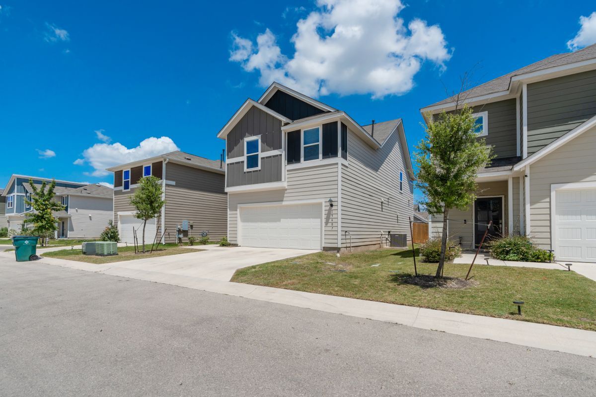 Building Photo - 15607 Ellinger Dr