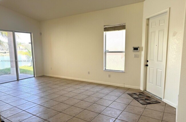 Building Photo - 3725 NE 23rd Ct