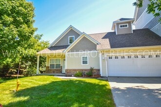 Building Photo - 3 Bedroom, 2.5 Bath 1 1/2 story first floor master suite -Townhome in Urbandale with 2-Car attach...