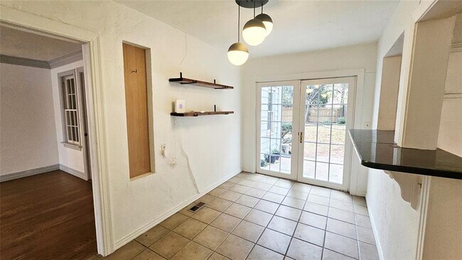 Building Photo - 2108 NW 25th St