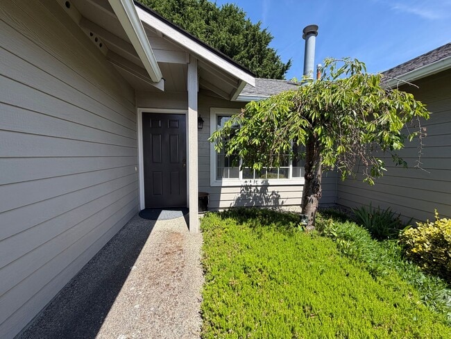 Building Photo - Everett 3 Bedroom Rambler