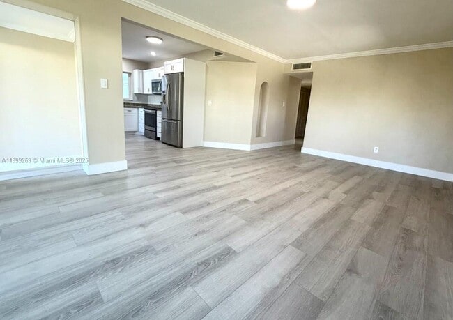 Building Photo - Bright & Updated 2-Bedroom, 2-Bath Home wi...