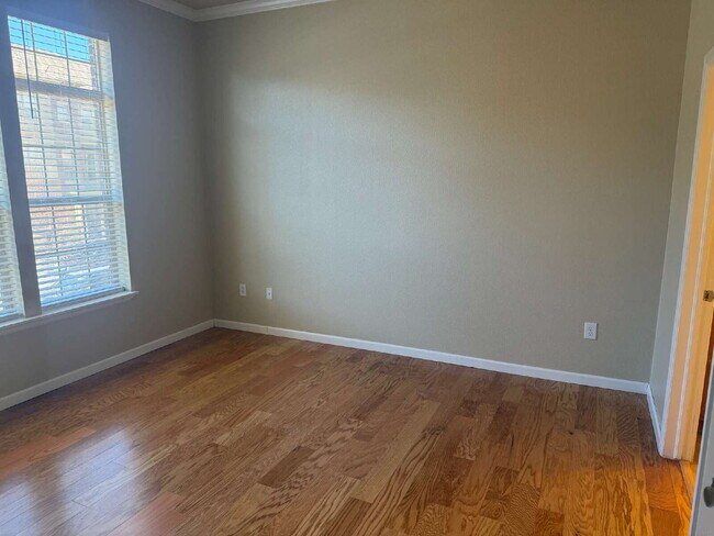 Building Photo - "2-Bed, 2-Bath Condo in The Vallagio – Your Perfect Retreat!"