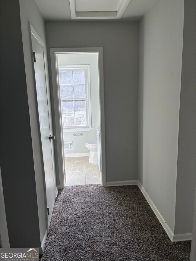 Building Photo - 3992 Maplewood Dr