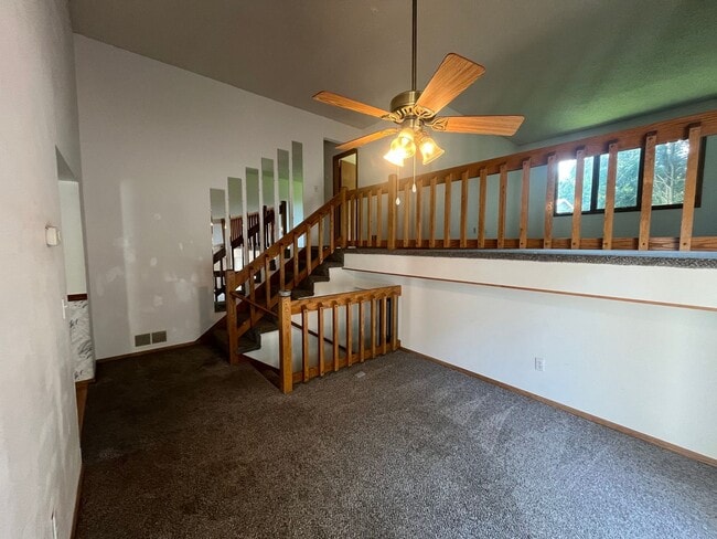 Building Photo - Don't pass up this corner lot unit with 3 ...