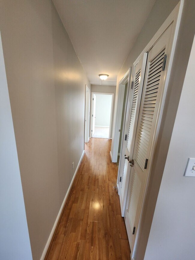 Building Photo - 3802 Falcon Crest Dr
