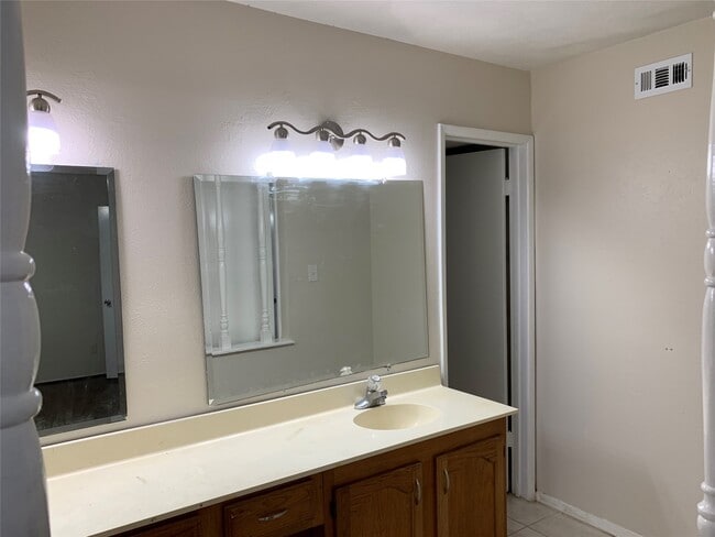 Building Photo - 6823 Blue Ridge Dr