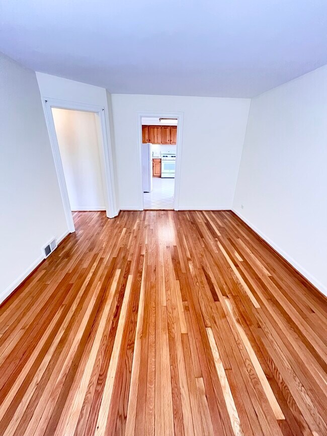 Building Photo - 1310 Wilmette Ave