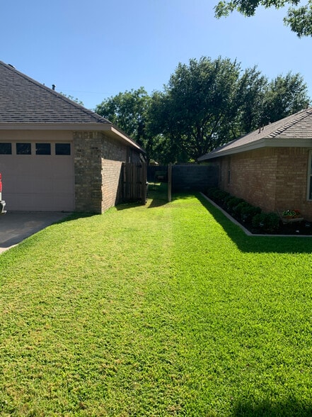 Building Photo - 3403 Crestmont Dr