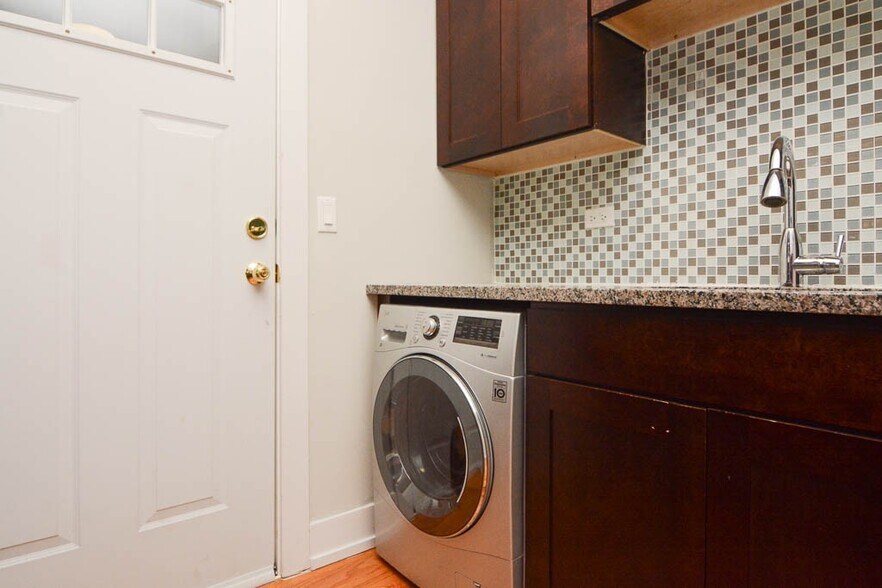 Building Photo - 550 Chestnut St