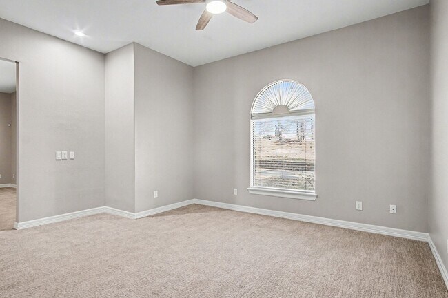Building Photo - 15569 Crown Oaks Dr