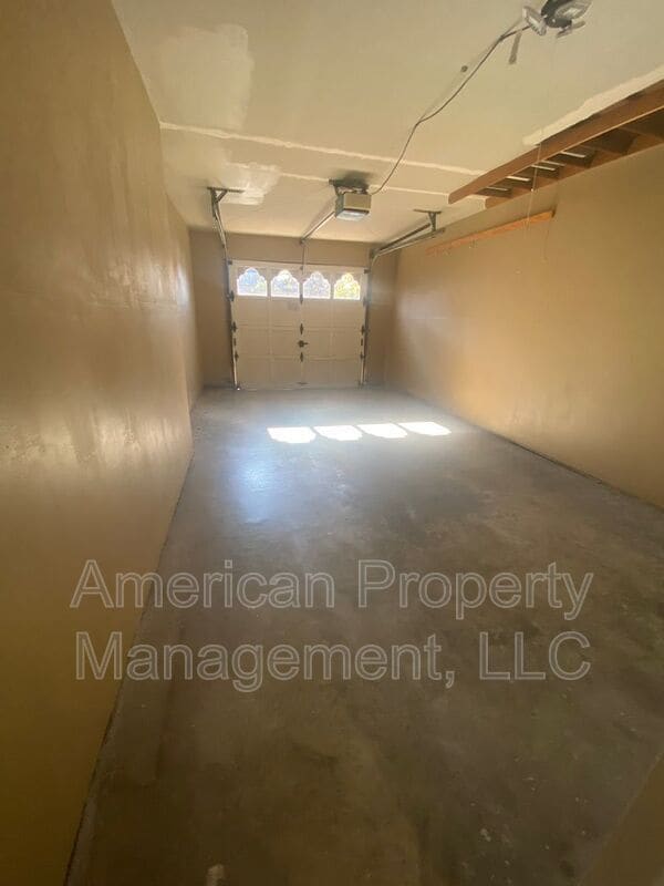 Building Photo - 2111 S Birmingham Ct