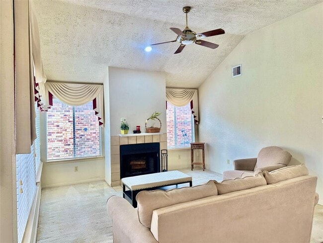 Building Photo - 7818 Chinon Cir